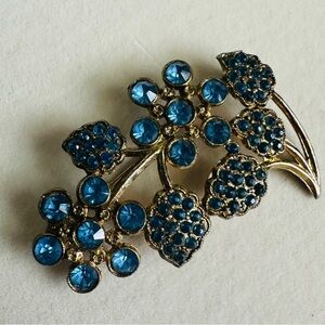 Vintage Little Nemo L/N Blue Rhinestone Flower Brooch Gold Tone Signed 2.25”
